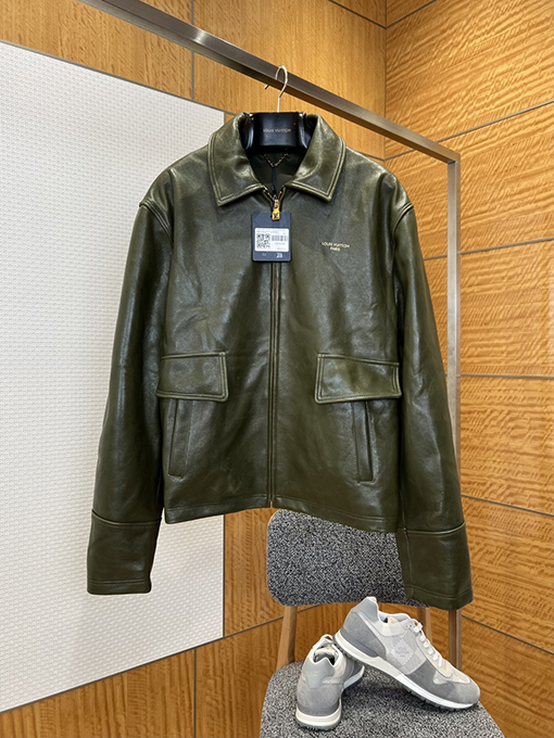 ルイヴィトン LOUIS VUITTON レターロゴ入りラペルジップアップレザージャケット