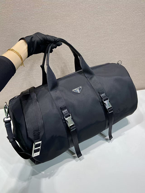 プラダ 新しい旅行バッグ