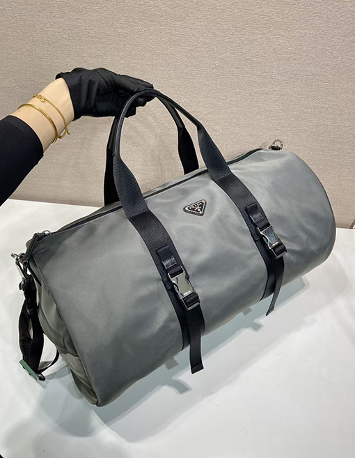 プラダ 新しい旅行バッグ