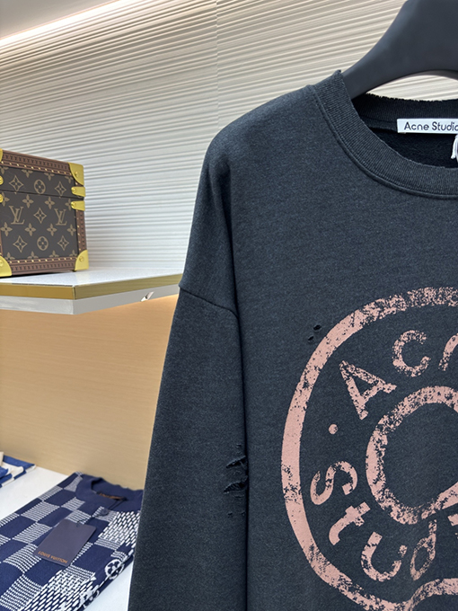 アクネストゥディオズ Acne Studios ダメージのロゴ入りスウェットシャツ