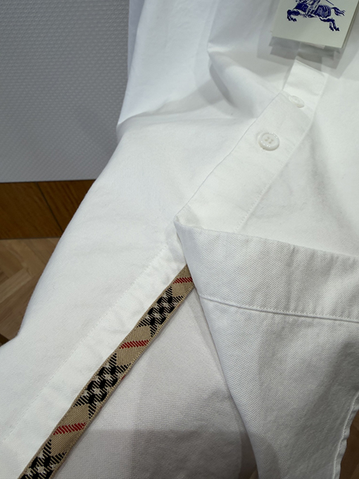 バーバリー 騎士の刺繍り長袖襟付きシャツ