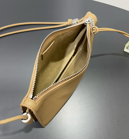 ロエベ Joya レディースアコーディオン式脇下バッグ