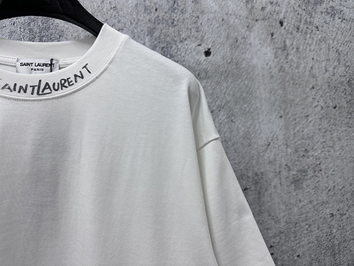 サンローランスーパーコピー Saint Laurent クラシックなロゴプリントの半袖Tシャツ
