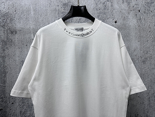 サンローランスーパーコピー Saint Laurent クラシックなロゴプリントの半袖Tシャツ