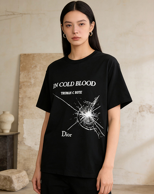 ディオール IN COLD BLOOD TRUMAN C ROTE DIOR 文字ロゴ刺繍プリント入りクルーネック半袖Tシャツ