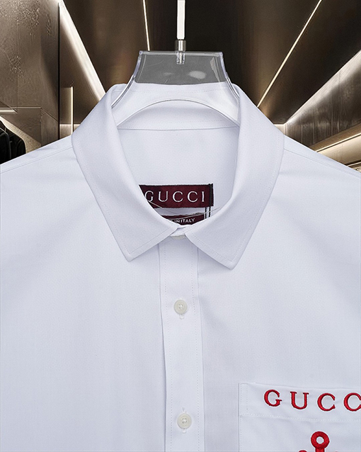 グッチ GUCCI 胸に錨のロゴ刺繍がった長袖シャツ