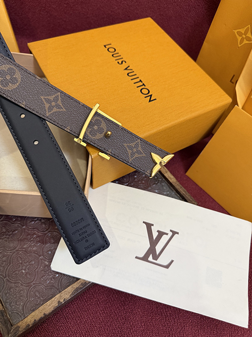 ルイヴィトンコピー Monogram クラシックな花柄の両面レザーベルト