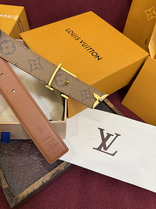 ルイヴィトンコピー Monogram クラシックな花柄の両面レザーベルト