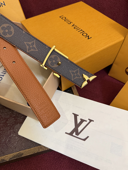 ルイヴィトンコピー Monogram クラシックな花柄の両面レザーベルト