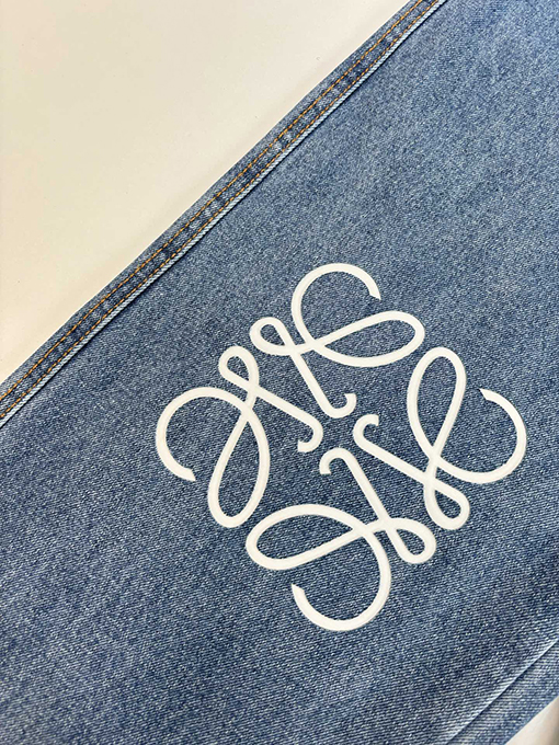ロエベスーパーコピー Anagram デニム刺繍ジーンズ