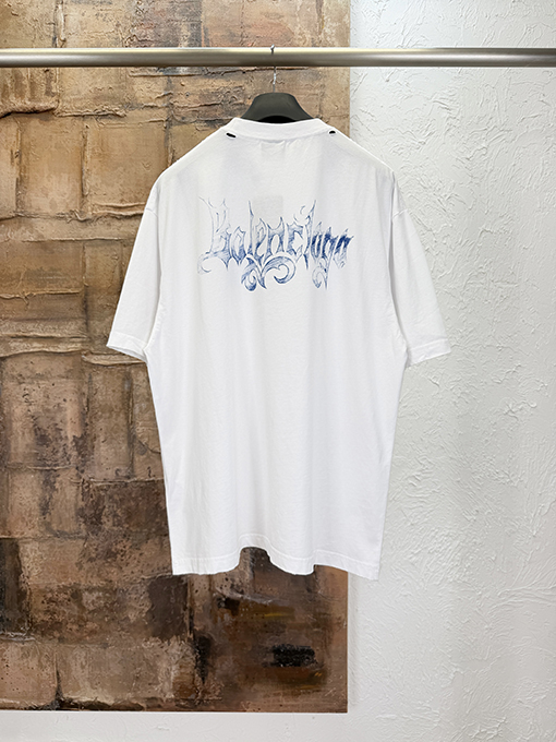 バレンシアガコピー BALENCIAGA ゴシック文字プリントの半袖Tシャツ