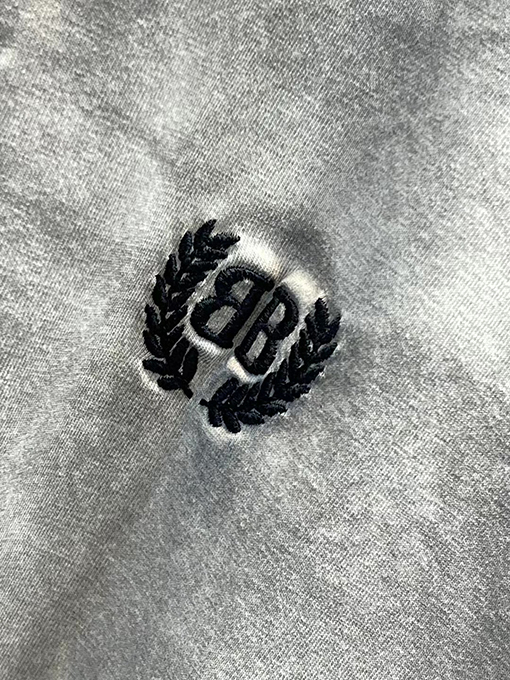バレンシアガスーパーコピー 荒野の風麦の刺繍ボタン付きアンチポロ半袖Tシャツ