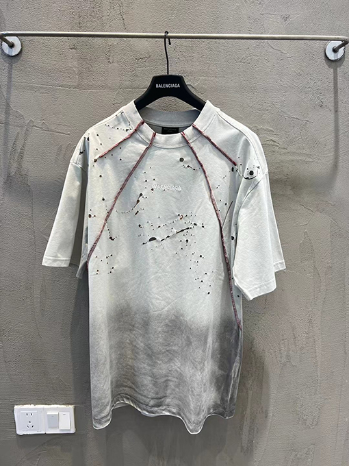 バレンシアガ Balenciaga ウォッシュをした廃棄物からインスピレーションをた文字刺繍パッチワークの半袖Tシャツ