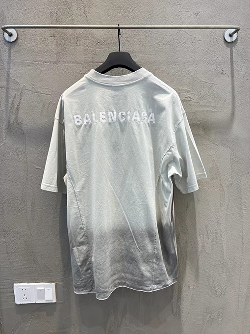 バレンシアガ Balenciaga ウォッシュをした廃棄物からインスピレーションをた文字刺繍パッチワークの半袖Tシャツ