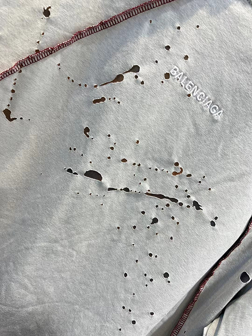 バレンシアガ Balenciaga ウォッシュをした廃棄物からインスピレーションをた文字刺繍パッチワークの半袖Tシャツ