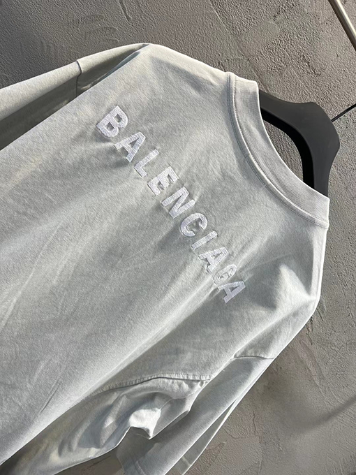 バレンシアガ Balenciaga ウォッシュをした廃棄物からインスピレーションをた文字刺繍パッチワークの半袖Tシャツ