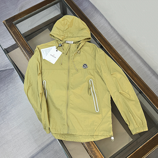 モンクレールスーパーコピー フード付きの軽量で通気にれた日焼け防止服