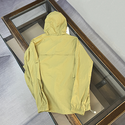 モンクレールスーパーコピー フード付きの軽量で通気にれた日焼け防止服