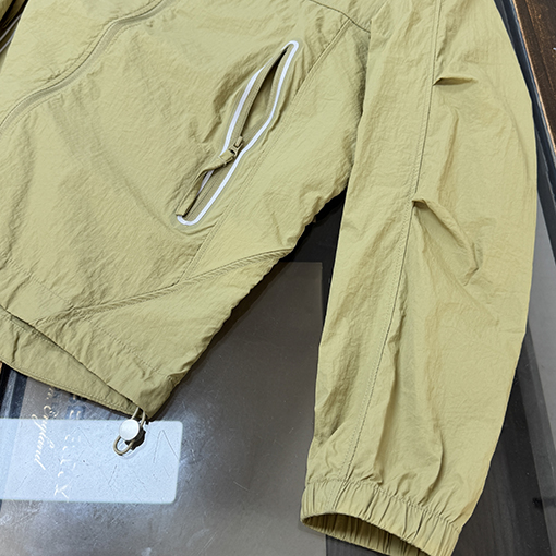 モンクレールスーパーコピー フード付きの軽量で通気にれた日焼け防止服