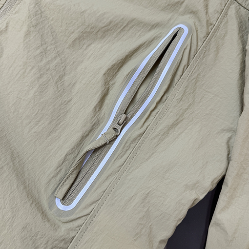 モンクレールスーパーコピー フード付きの軽量で通気にれた日焼け防止服