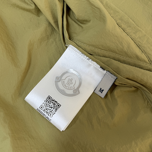 モンクレールスーパーコピー フード付きの軽量で通気にれた日焼け防止服