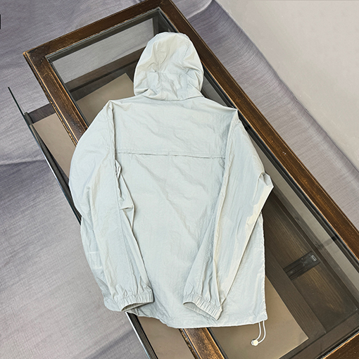 モンクレールスーパーコピー フード付きの軽量で通気にれた日焼け防止服
