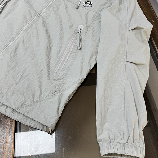 モンクレールスーパーコピー フード付きの軽量で通気にれた日焼け防止服