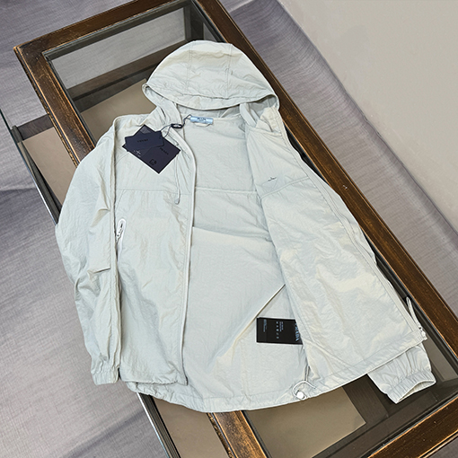 プラダ ファッションフード付きの軽量で通気にれた日焼け防止服