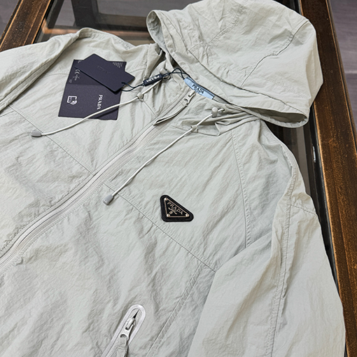 プラダ ファッションフード付きの軽量で通気にれた日焼け防止服