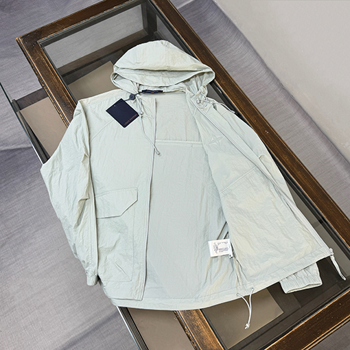 ルイヴィトンコピー クラシックフード付きの軽量で通気にれた日焼け防止服