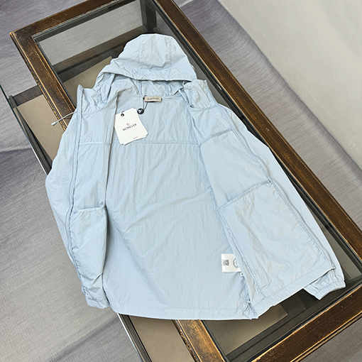 モンクレール 新モデルクラシックフード付きの軽量で通気にれた日焼け防止服