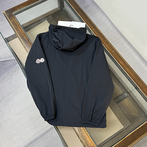 モンクレール 新モデルクラシックフード付きの軽量で通気にれた日焼け防止服