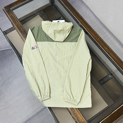 モンクレール 新モデルクラシックフード付きの軽量で通気にれた日焼け防止服