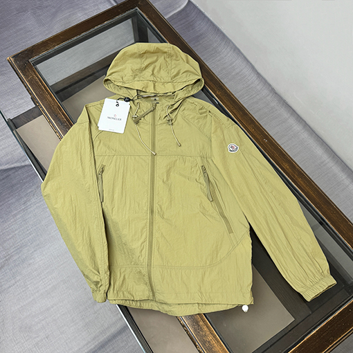 モンクレールコピー 新モデルファッションフード付きの軽量で通気にれた日焼け防止服