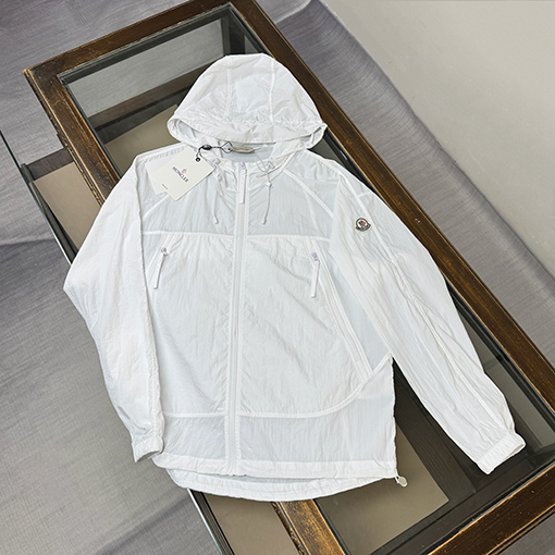 モンクレールコピー 新モデルファッションフード付きの軽量で通気にれた日焼け防止服