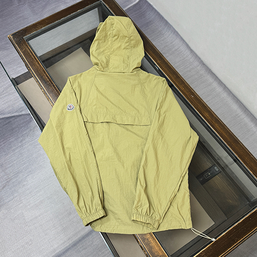 モンクレールコピー 新モデルファッションフード付きの軽量で通気にれた日焼け防止服