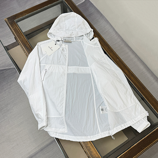 モンクレールコピー 新モデルファッションフード付きの軽量で通気にれた日焼け防止服