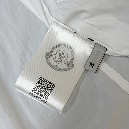 モンクレールコピー 新モデルファッションフード付きの軽量で通気にれた日焼け防止服