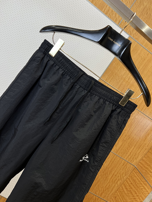 バレンシアガ Balenciaga 新モデル刺繍りのドローストリングパンツ