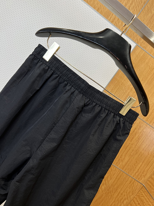 バレンシアガ Balenciaga 新モデル刺繍りのドローストリングパンツ