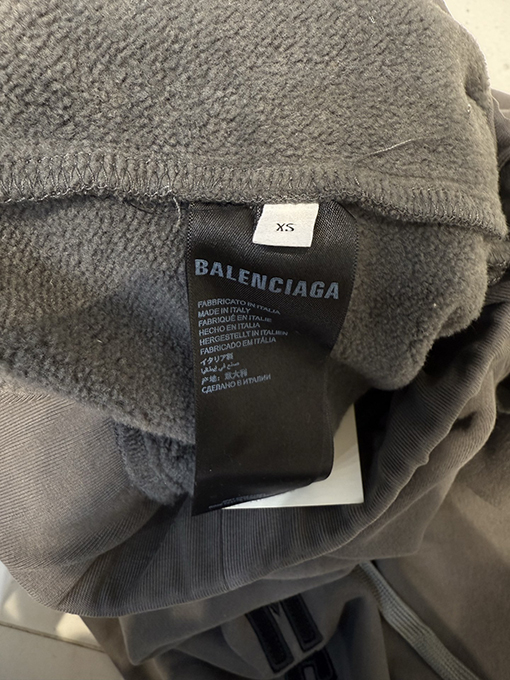 バレンシアガコピー BALENCIAGA 刺繍ロゴ入りダメージフリース裏地の厚のワイドレッグカジュアルパンツ
