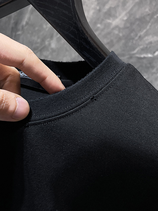 クロムハーツスーパーコピー クラシックなダメージと不規則なホースシュー刺繍がされた半袖Tシャツ