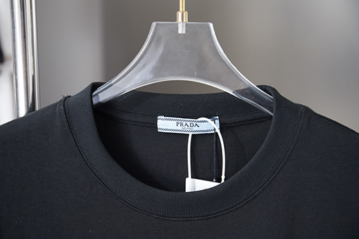 プラダスーパーコピー PRADA 刺繍ロゴ入り半袖Tシャツ