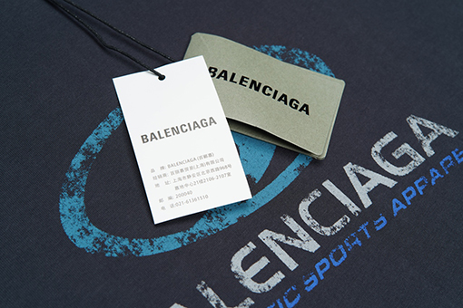バレンシアガスーパーコピー Balenciaga サーフロゴのぼかしプリント入りクルーネックのスウェットシャツ