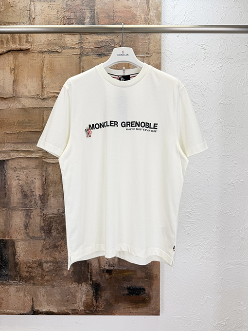 モンクレール Moncler ロゴ文字プリントの半袖Tシャツ