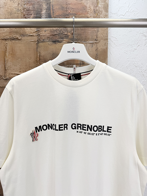 モンクレール Moncler ロゴ文字プリントの半袖Tシャツ
