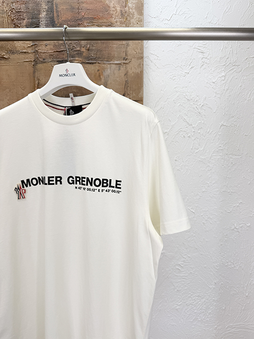 モンクレール Moncler ロゴ文字プリントの半袖Tシャツ