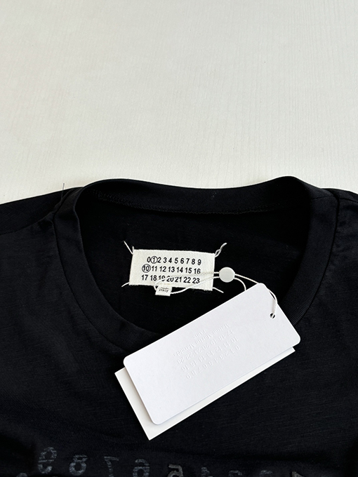 マルタンマルジェラスーパーコピー Maison Margiela デジタルプリントのゆったりとした半袖Tシャツ