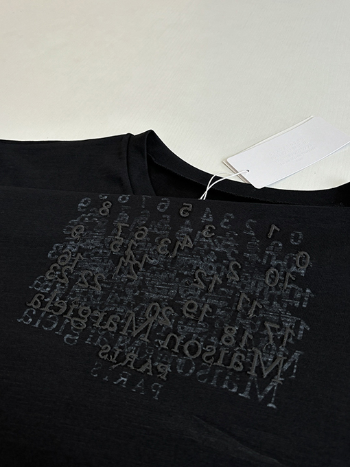 マルタンマルジェラスーパーコピー Maison Margiela デジタルプリントのゆったりとした半袖Tシャツ