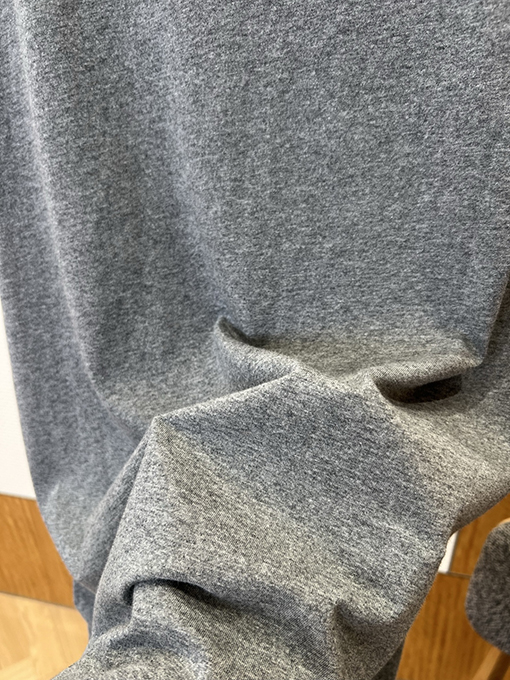 ルイヴィトンコピー LOUIS VUITTON アイリスの花のロゴプリント入りクルーネック半袖Tシャツ